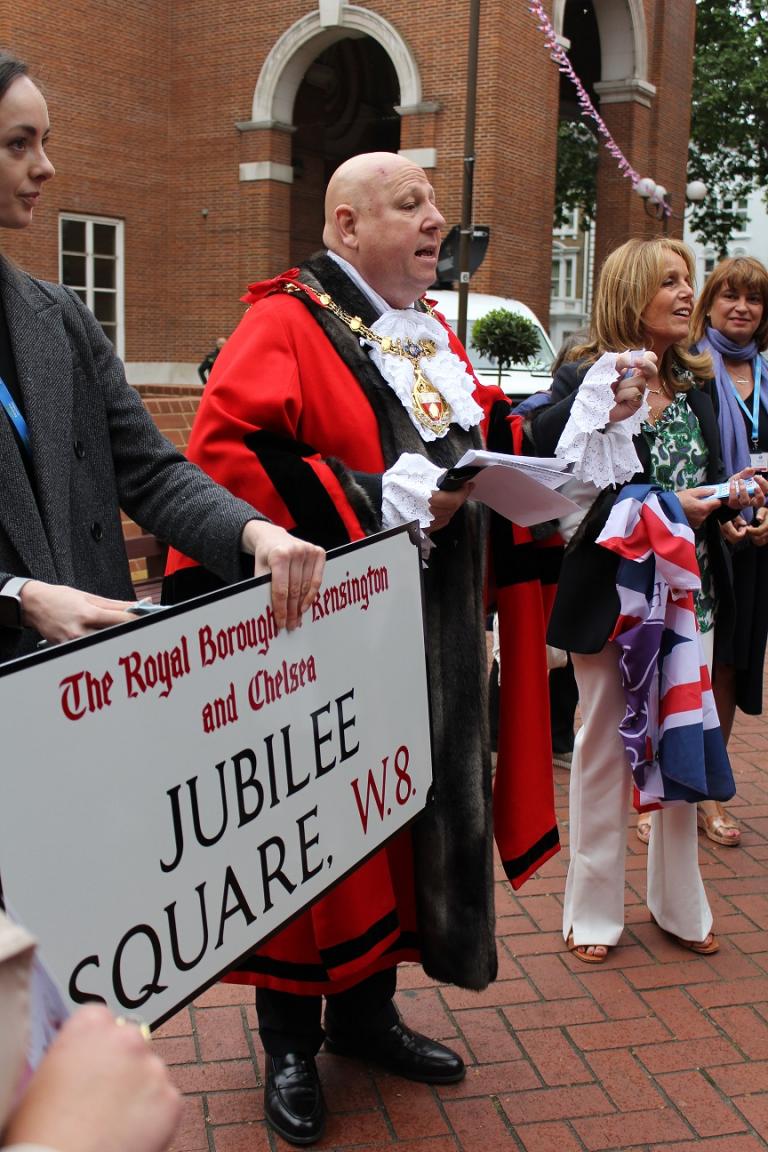 Cllr Gerard Hargreaves opens Jubilee Square